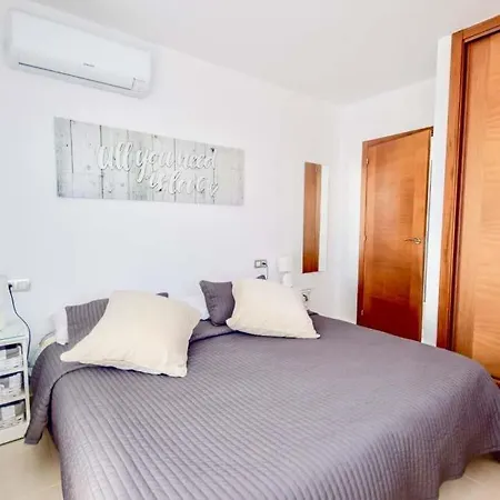 Playa Blanca Sleeps 4 With Pool Air Con And Wifi Villa Playa Blanca (Lanzarote)