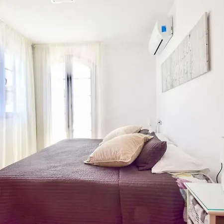 Villa Playa Blanca Sleeps 4 With Pool Air Con And Wifi