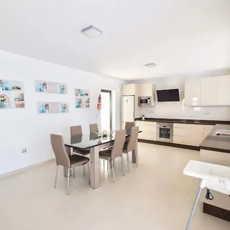 Playa Blanca Sleeps 4 With Pool Air Con And Wifi Villa *