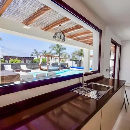 Playa Blanca Sleeps 4 With Pool Air Con And Wifi Βίλα *