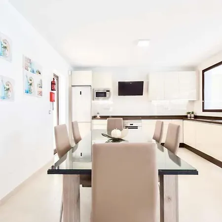 Playa Blanca Sleeps 4 With Pool Air Con And Wifi * Πλάγια Μπλάνκα