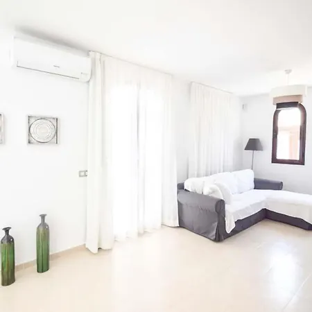 Playa Blanca Sleeps 4 With Pool Air Con And Wifi Βίλα *